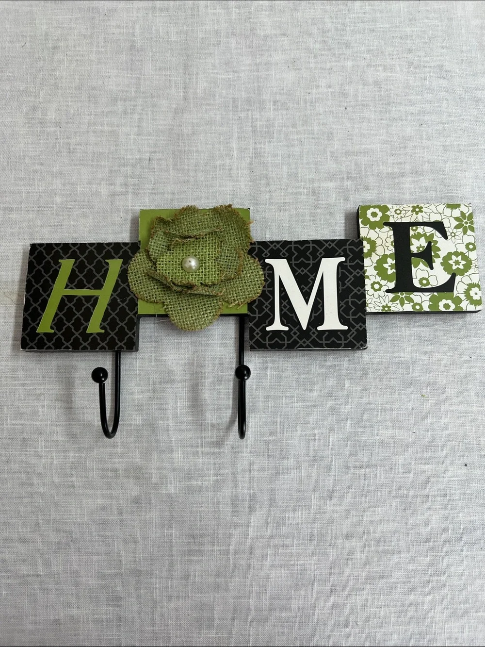 🌞 Home Wall Decor 'HOME' Hook Coat Rack with Green Burlap Flower for “o”